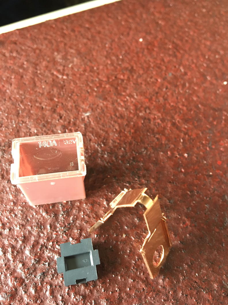 221909d1475597930-how-hell-do-i-get-fuse-out-img_0744.jpg