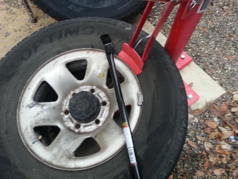 230396d1481561353-advice-requested-those-you-who-have-mounted-tires-balanced-wheels-home-toyota_mounting_tires_06.jpg
