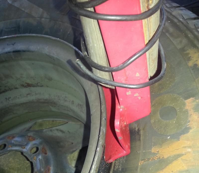230643d1481686214-advice-requested-those-you-who-have-mounted-tires-balanced-wheels-home-04_strengthen_tire_wedge.jpg