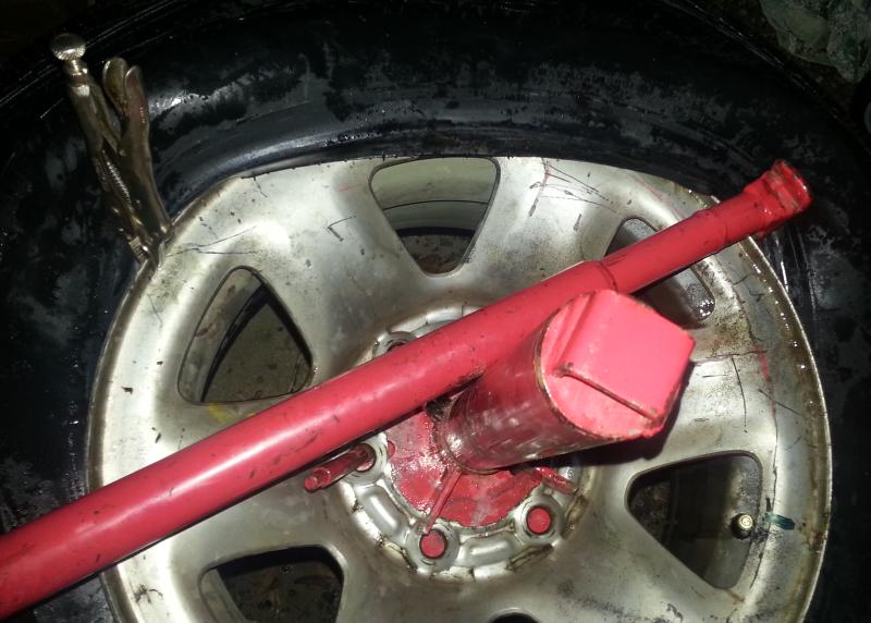 230657d1481688661-advice-requested-those-you-who-have-mounted-tires-balanced-wheels-home-16_the_last_quarter_of_the_top_bead_is_harder.jpg