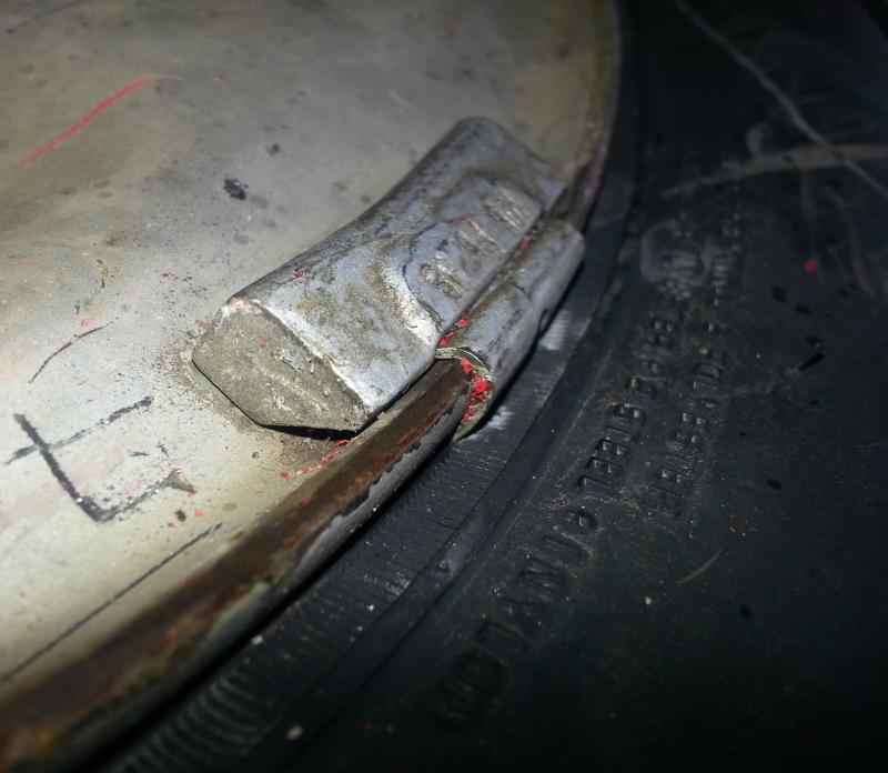 230745d1481750383-advice-requested-those-you-who-have-mounted-tires-balanced-wheels-home-5_weight_on_front.jpg