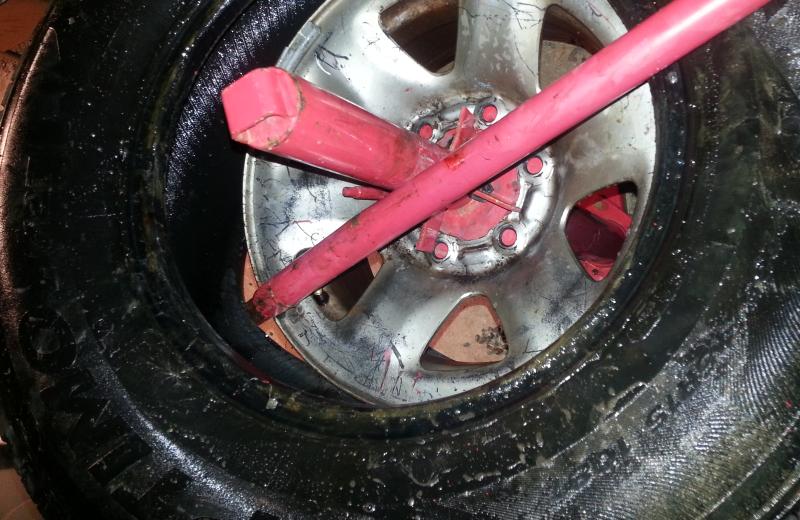 231361d1482168297-advice-requested-those-you-who-have-mounted-tires-balanced-wheels-home-13_same_with_the_bottom_bead.jpg