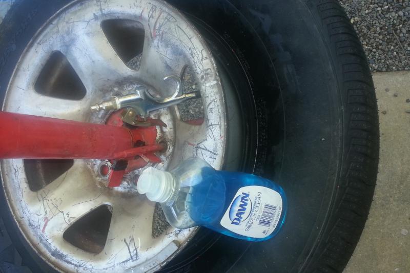 231407d1482187684-advice-requested-those-you-who-have-mounted-tires-balanced-wheels-home-001_filling_the_tire_with_air.jpg