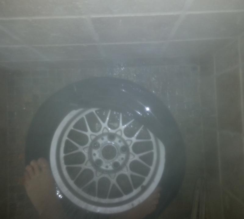 232272d1482785284-advice-requested-those-you-who-have-mounted-tires-balanced-wheels-home-02_bead_shower.jpg