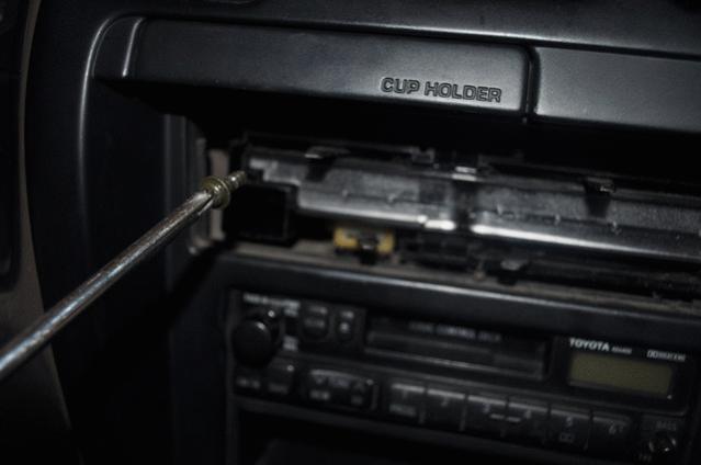 33185d1284980175-how-do-you-post-text-interspersed-pictures-diy-what-am-i-doing-wrong-4runner_clock_fix_11.jpg