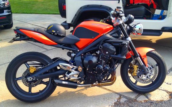 charmcityt4r-albums-2009+triumph+street+triple+r-picture14307-after-new-exhaust-super-naked.jpg