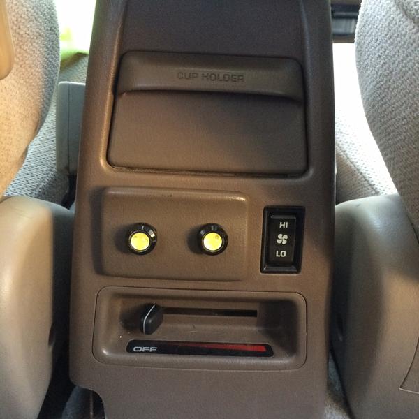 hockeyman-albums-out++control+led+habit-picture28539-2-led-bulbs-installed-rear-ashtray-compartment-removable-still-about-2-cord-use-around-interior-where-needed.jpg