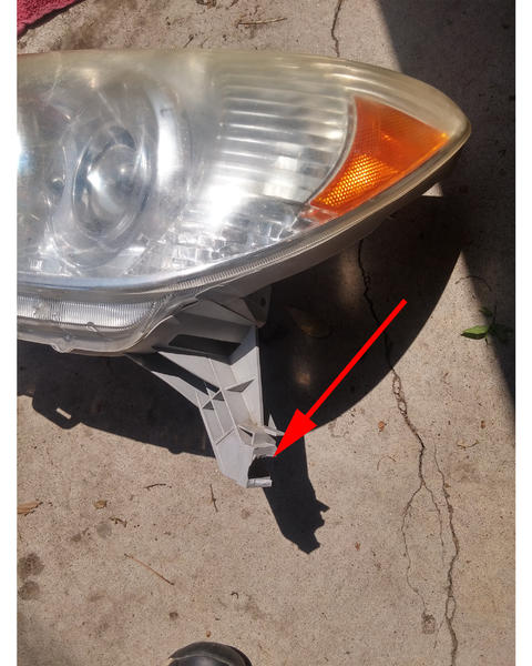 jacksheadache-albums-4th+gen+headlight+removal-picture40662-headlight1.jpg