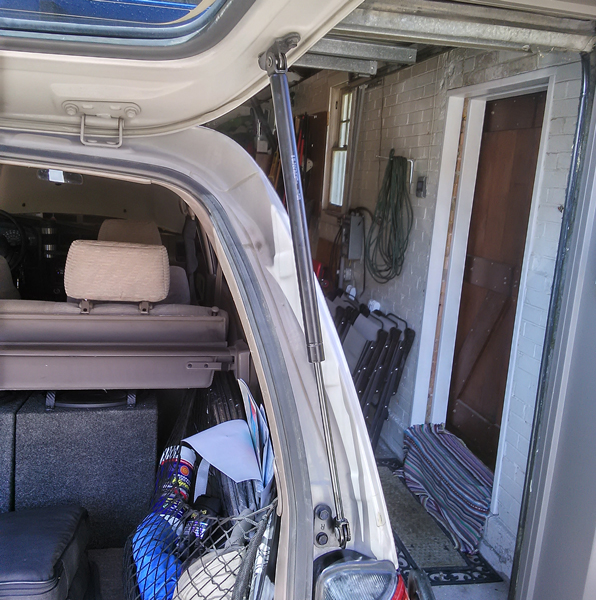 merlin12-albums-merlin-s+1997+toyota+4runner+sr5-picture28529-trunk-struts.jpg