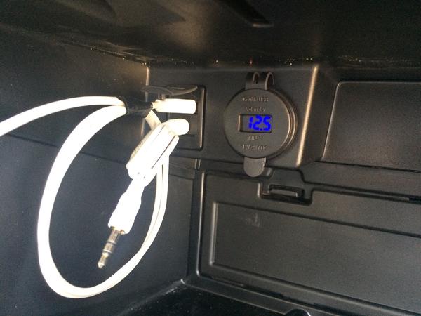 sigepbiker-albums-champ+updates-picture47232-hidden-usb-aux-port-well-always-hot-dual-usb-port.jpg