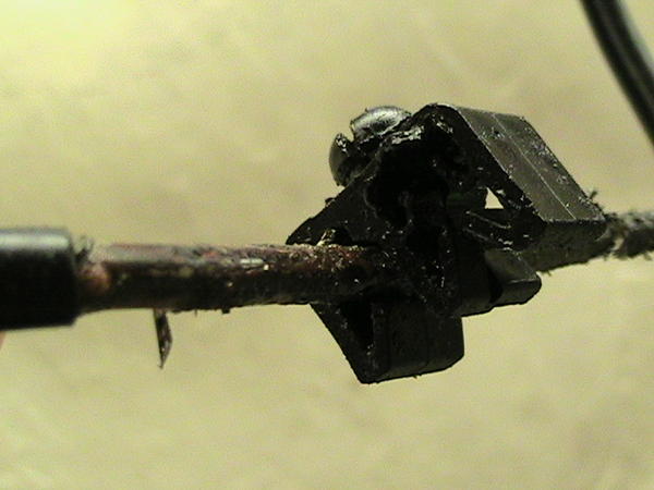 swiftrunner-albums-brake+job-picture6249-brakelineclip-leak.jpg