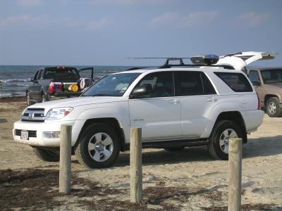 tengu-albums-my+runners+n+stuff-picture2912-first-4runner-thule-885-roof-fishing-rod-carrier.jpg
