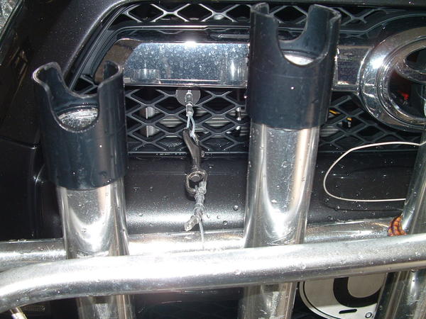 tomw%27ski-albums-front+rod-cooler+rack-picture548-upper-cable-quick-snap-link-note-small-plastic-circle-where-cable-enters-grill-used-prevent-cable-retracting-into-radiator-compartment-when-rack-removed.jpg