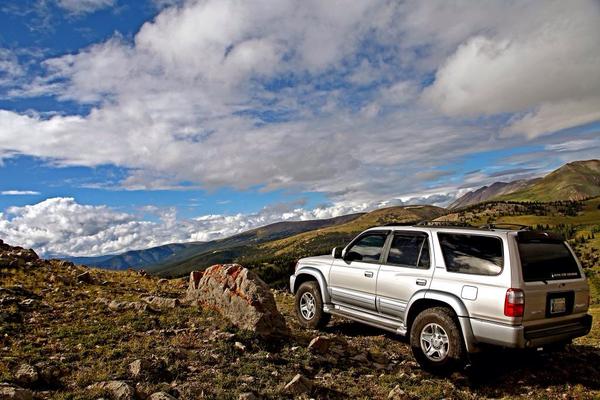 wake_rider-albums-people+here+like+4runners-picture28158-just-summit-immediately-behind-our-yurt.jpg