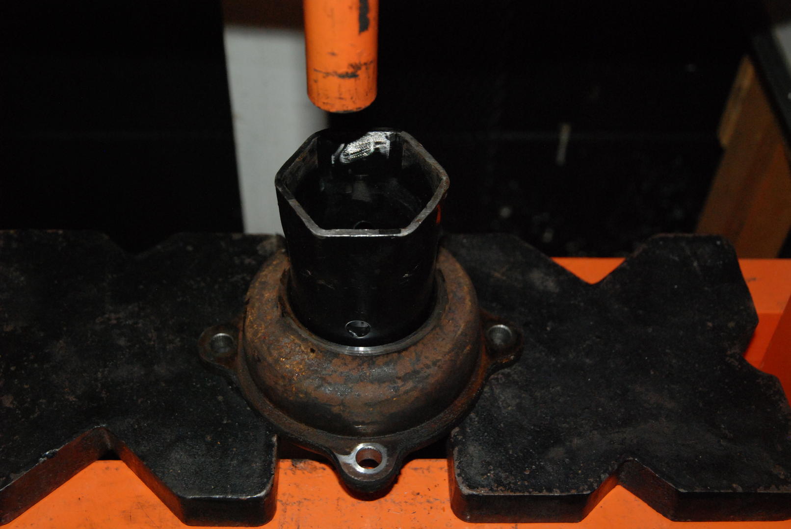 How To: Rear Wheel Bearings/ Seals at Home-dsc_4638-jpg