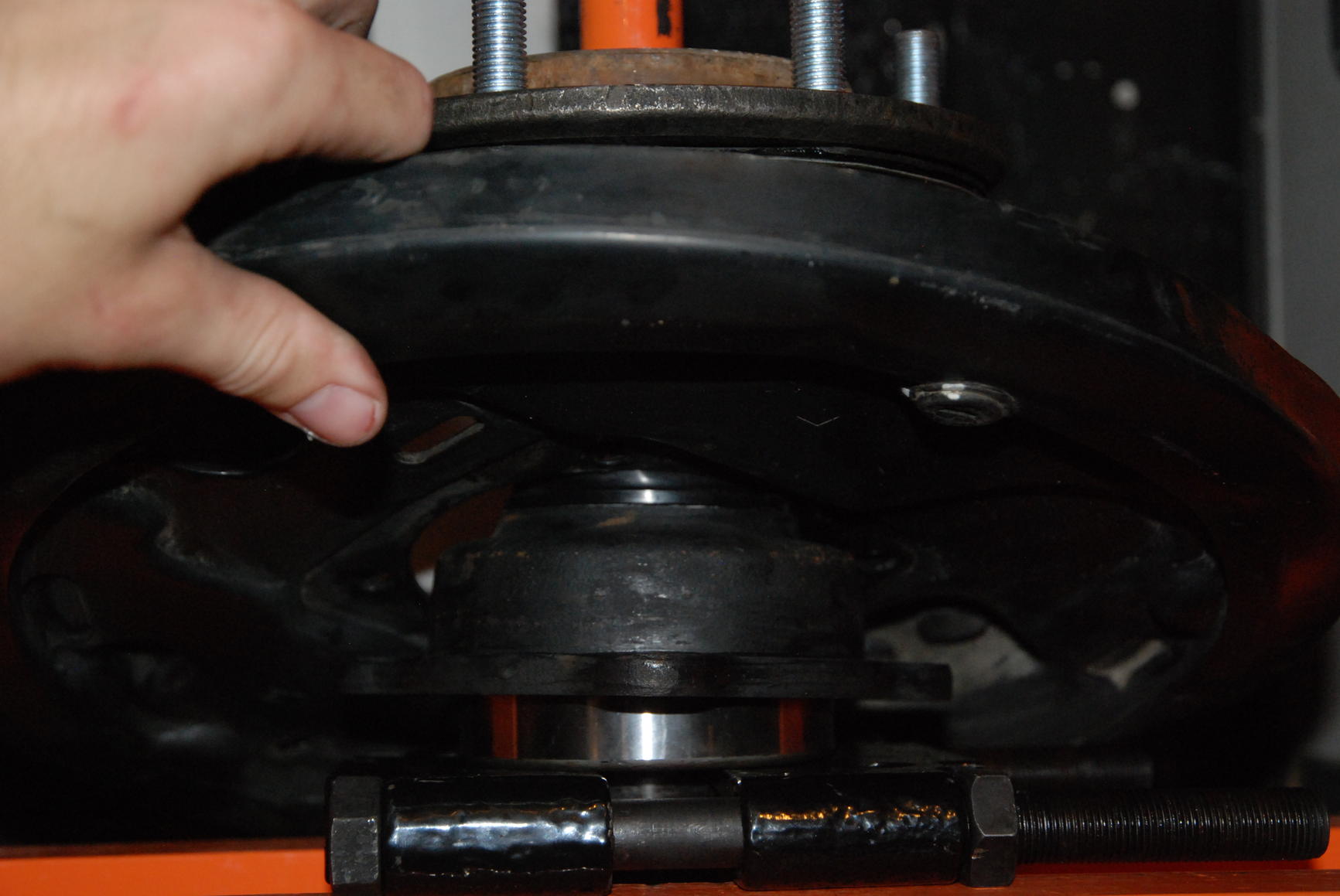 How To: Rear Wheel Bearings/ Seals at Home-dsc_4655-jpg