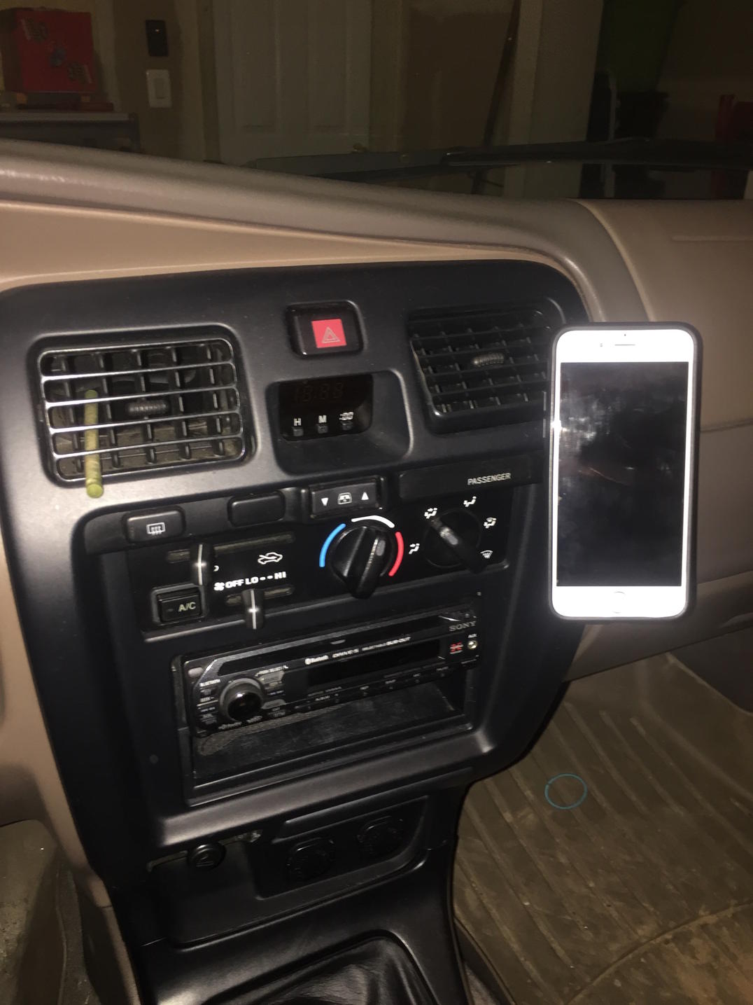 3rd Gen Phone Mounting Solutions-mounted-t4r-jpg