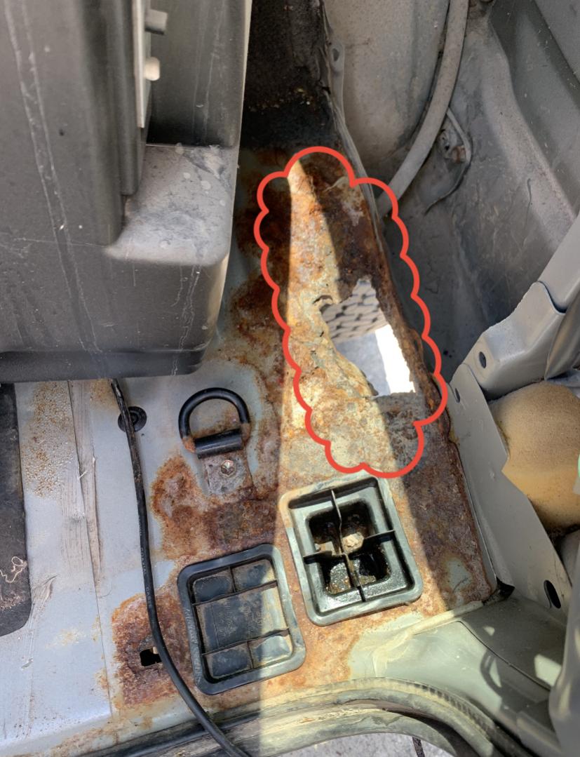 Rust in cargo floor - patch panel?-img_3101-jpg