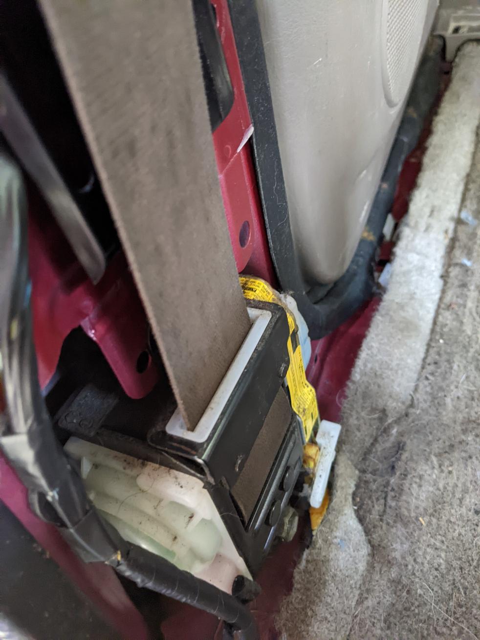 Is my seatbelt supposed to go through this thing?-pxl_20240402_204313741-jpg