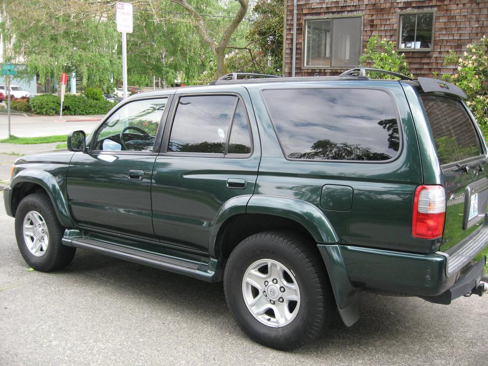 Roof cargo box on stock roof rack hits rear hatch when opened-img_2324-jpg