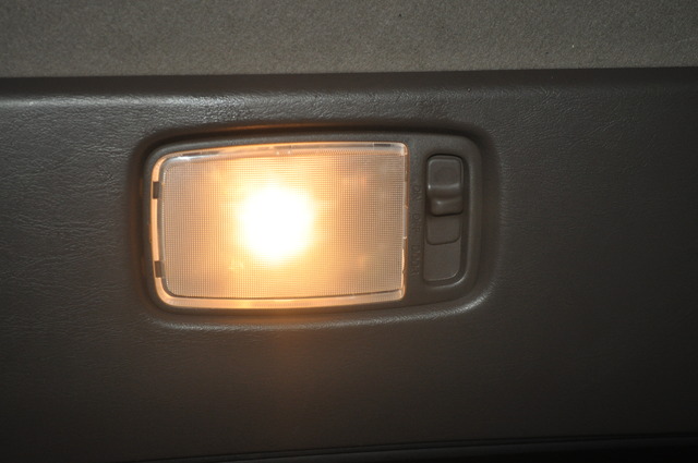 Where is the button that controls the rear inside roof light when the hatch is open?-rear_door_light-jpg