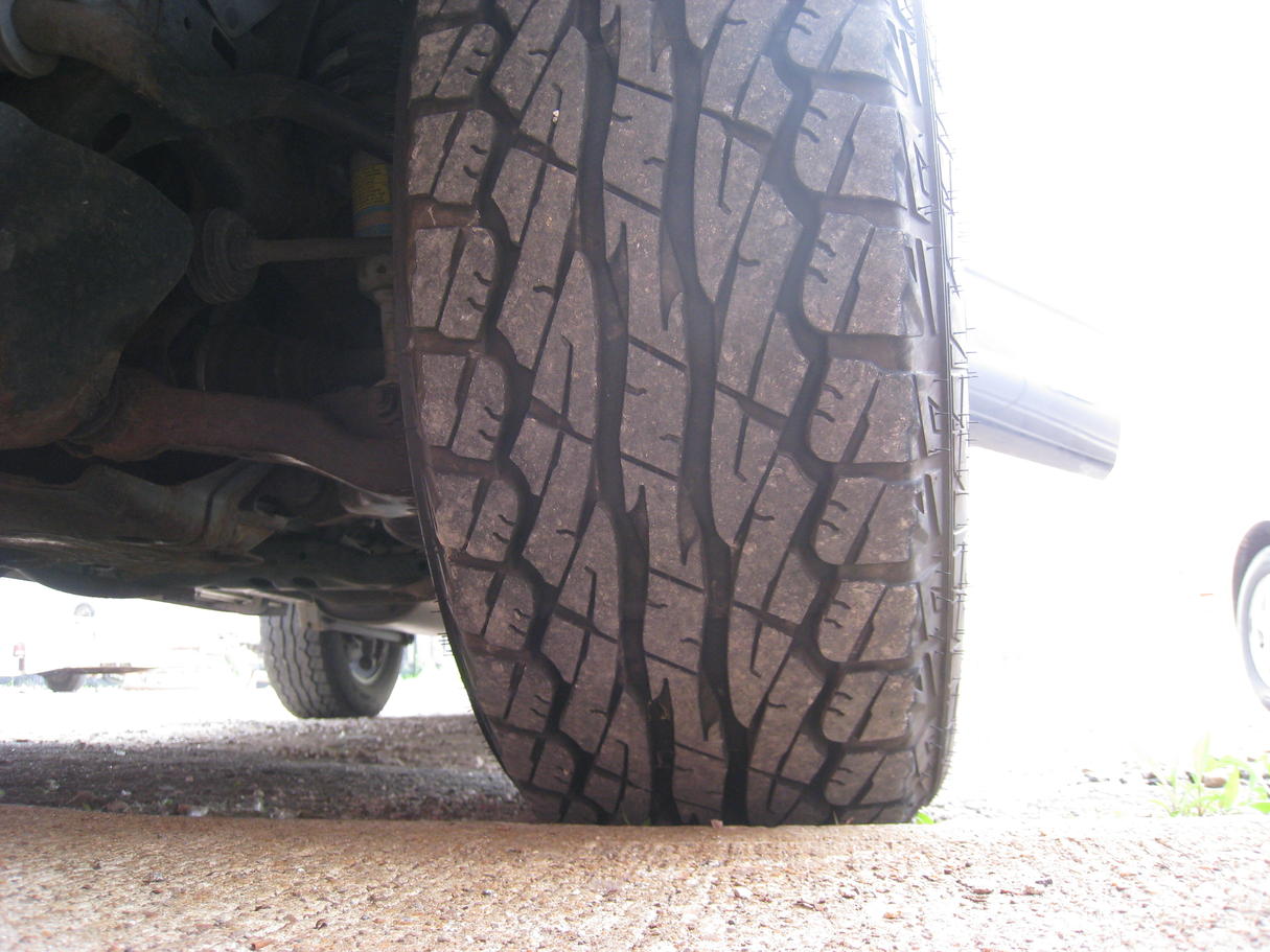 What's causing my rear tire wear?-img_0096-jpg