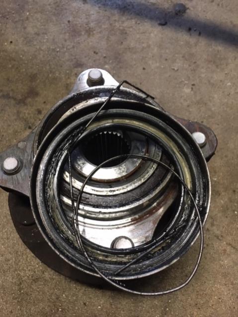 Re-doing a wheel bearing: should have replaced the outboard seal.-4runner_pass_side_seal2-jpg