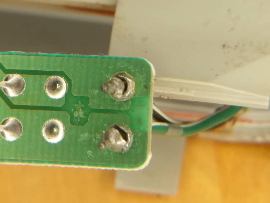 Fixing a bad contact in the LED 3rd (spoiler) break light-imag1595-jpg