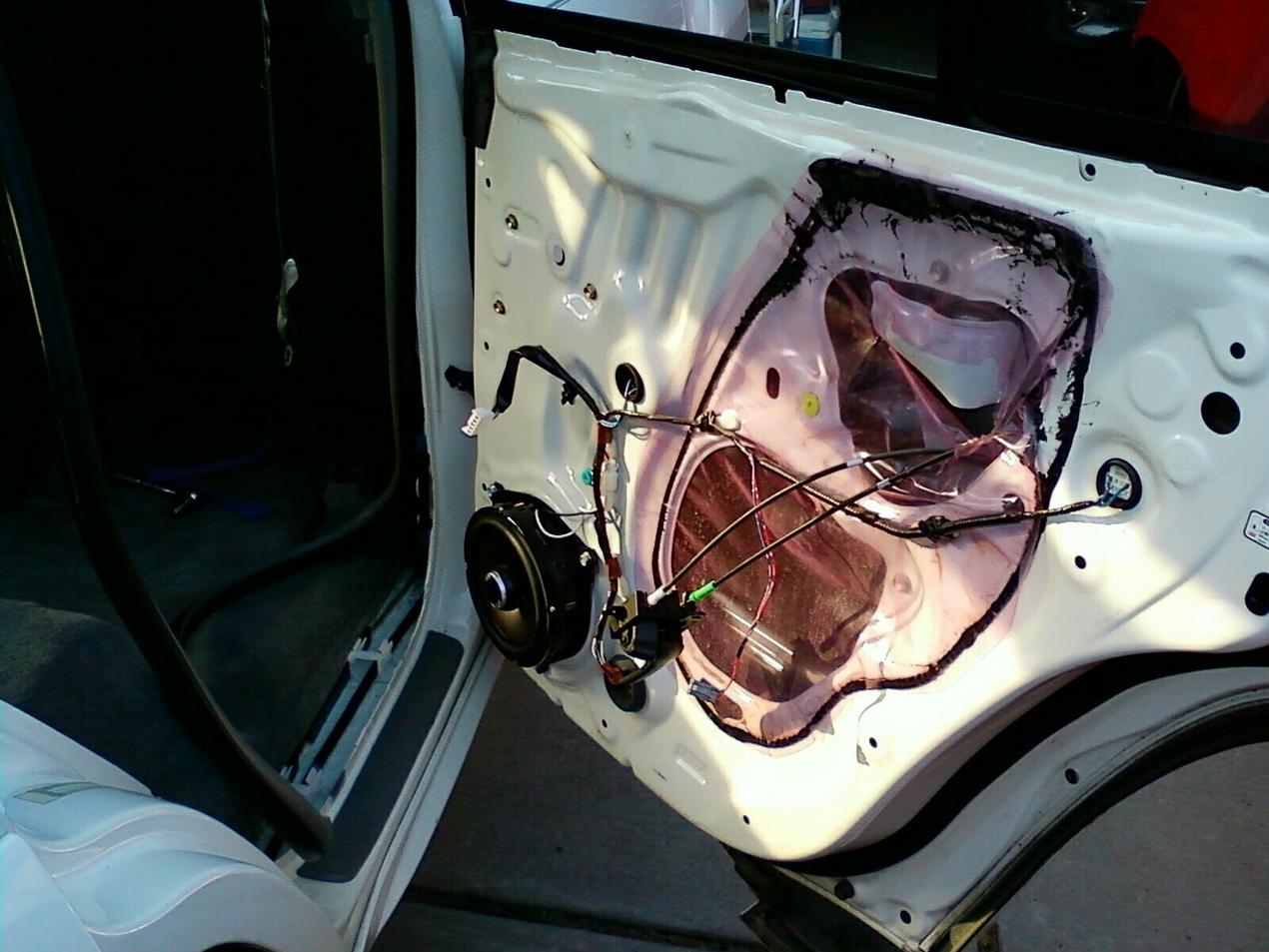 Rear passenger door is stuck shut....-32898937136_orig-jpg