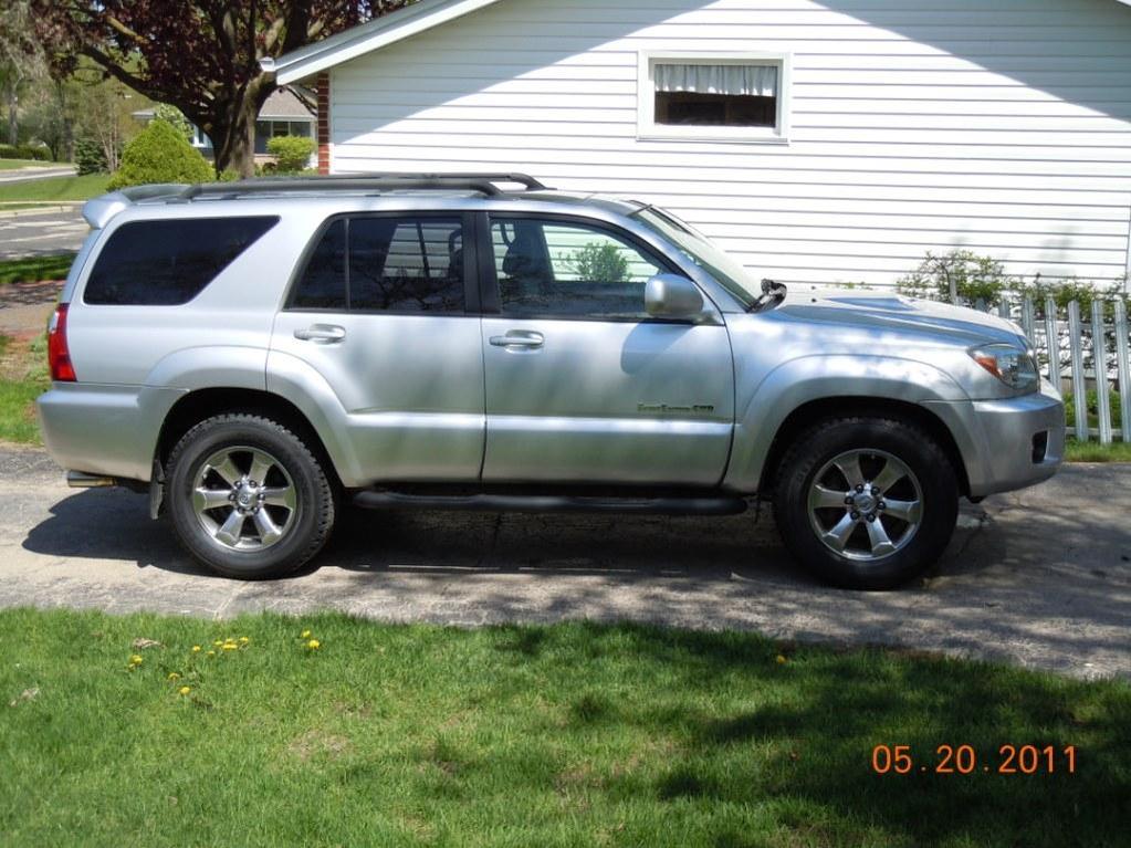 New wheels and tires installed I think the 4Runner looks a million times better.-0791-jpg