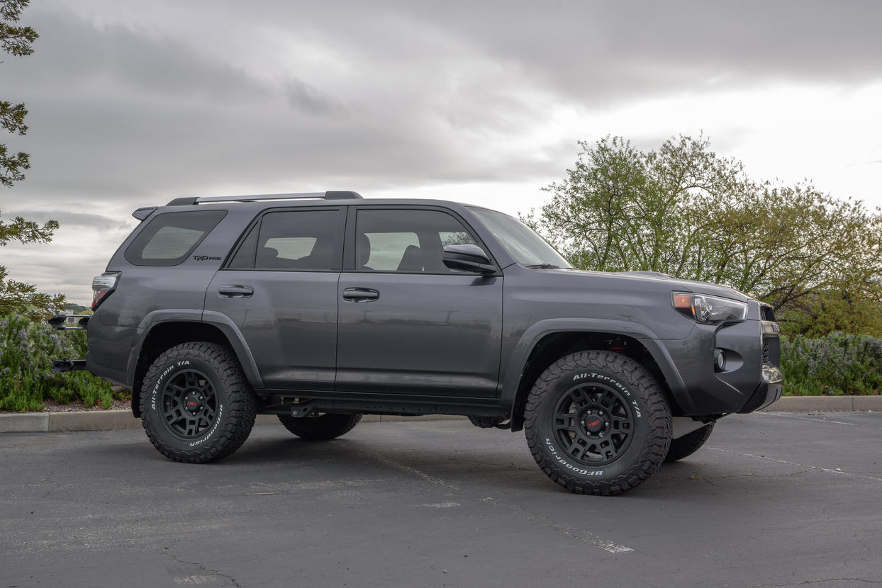 Can someone post a pic of a 5th gen with TRD rims wrap in 285/70r17...-dsc_7180-jpg