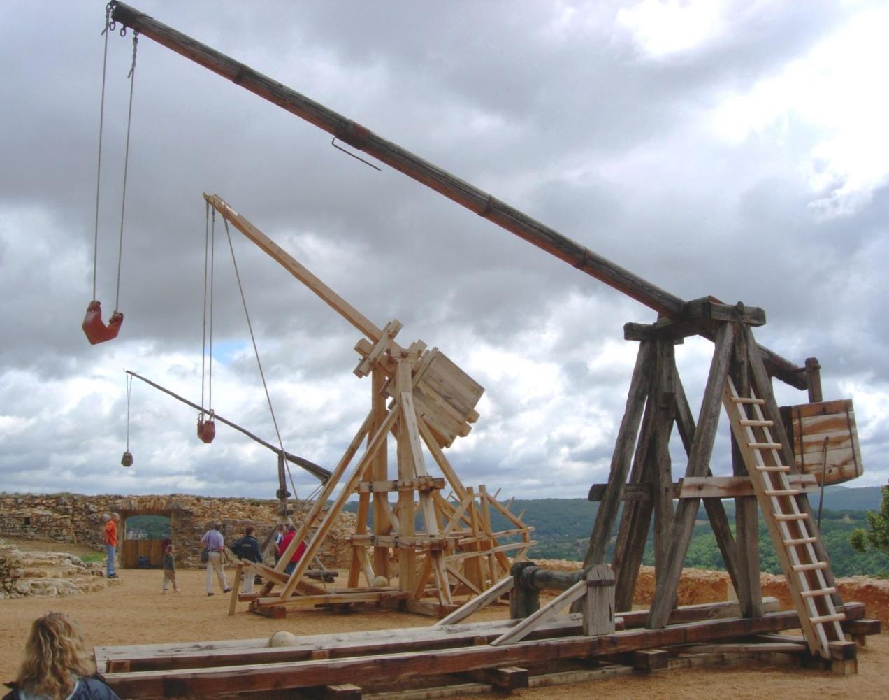 Simple way to haul trash to the dump?-trebuchet_castelnaud-v2-jpg