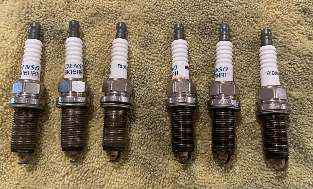 Do these spark plugs look OK?-img_5923-jpg