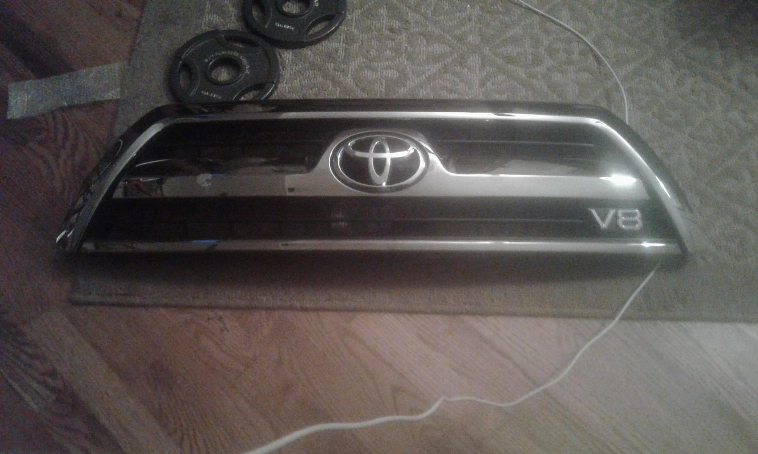 FS 4th gen front grill w/ V8 bage, 0 OBO, DC-1534218074603564359644-jpg