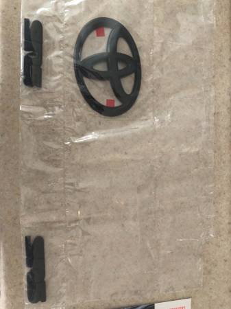 FS- Oem 5th gen  black emblem overlay, Denver CO .00-f5745a94-eb9d-4f8b-88c0-d47d25c224b3-jpeg