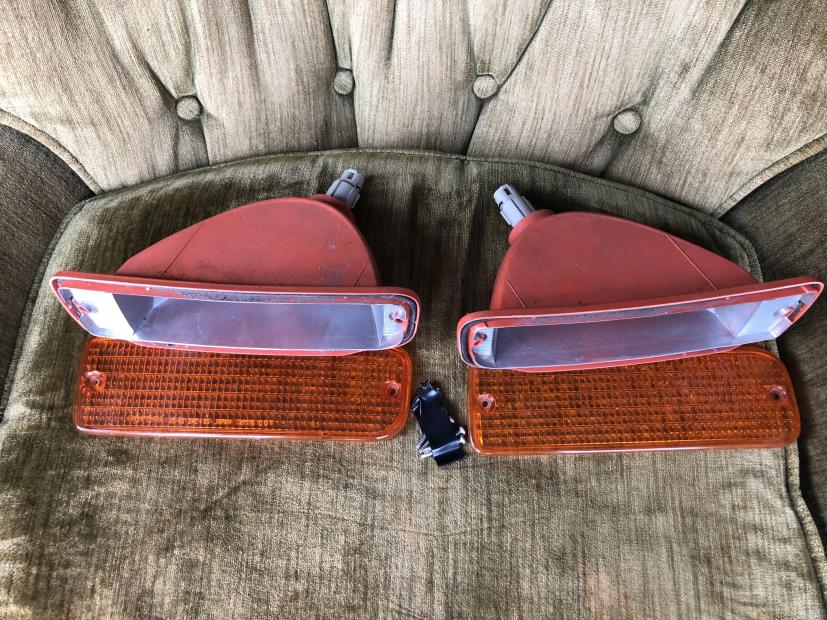 SOLD: 3rd Gen SR5 Front Turn Signals-img_4428-min-jpg