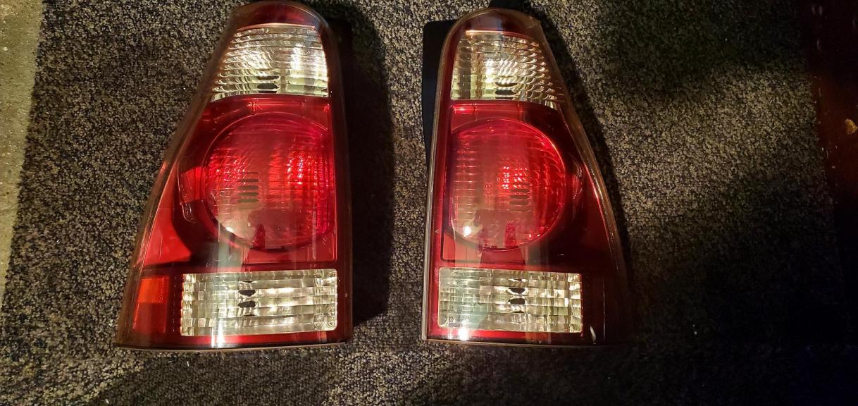 OEM 03-05 Tail Lights - LI NY-signal-2021-09-09-133452-jpg