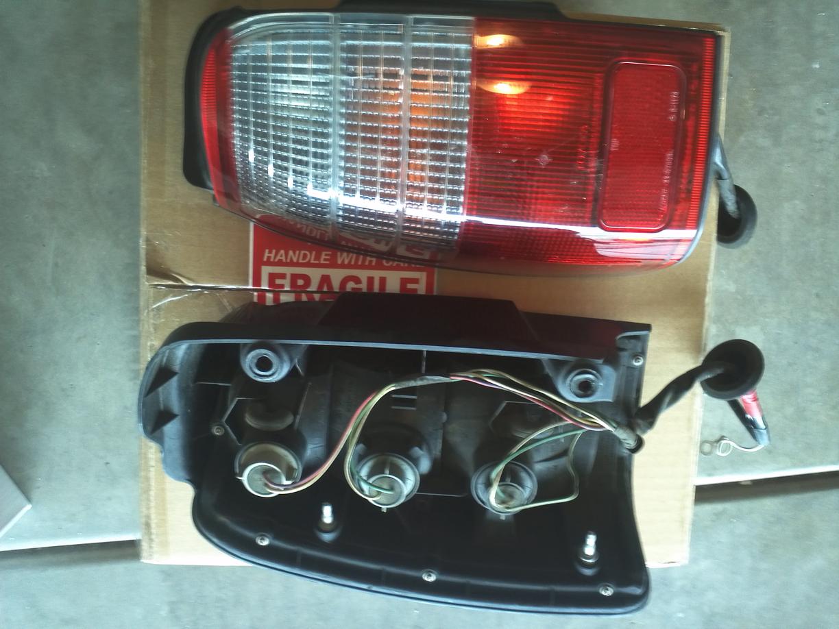 FS: 3rd Gen Tail Lights, Corner Lights, Cargo Cover, Running Boards-img_20121112_155847-jpg