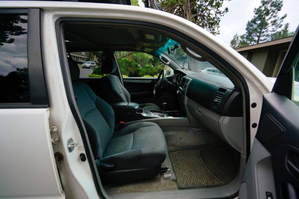 FS: 2004 4runner / v6 4wd white sport / 00 AZ-01313_i1itwbnx8dk_600x450-jpg