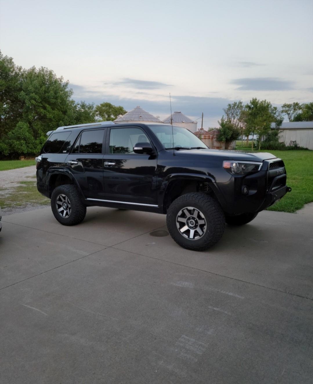 2011 5thgen Black 4runner near St Louis k-car-jpg