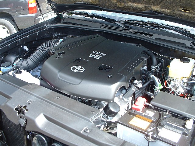 New 2005 SR5 V6-engine1-jpg