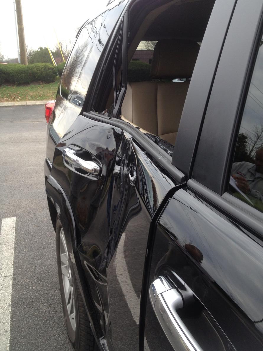 My car versus 8 point buck (In Costco parking lot)-image-jpg