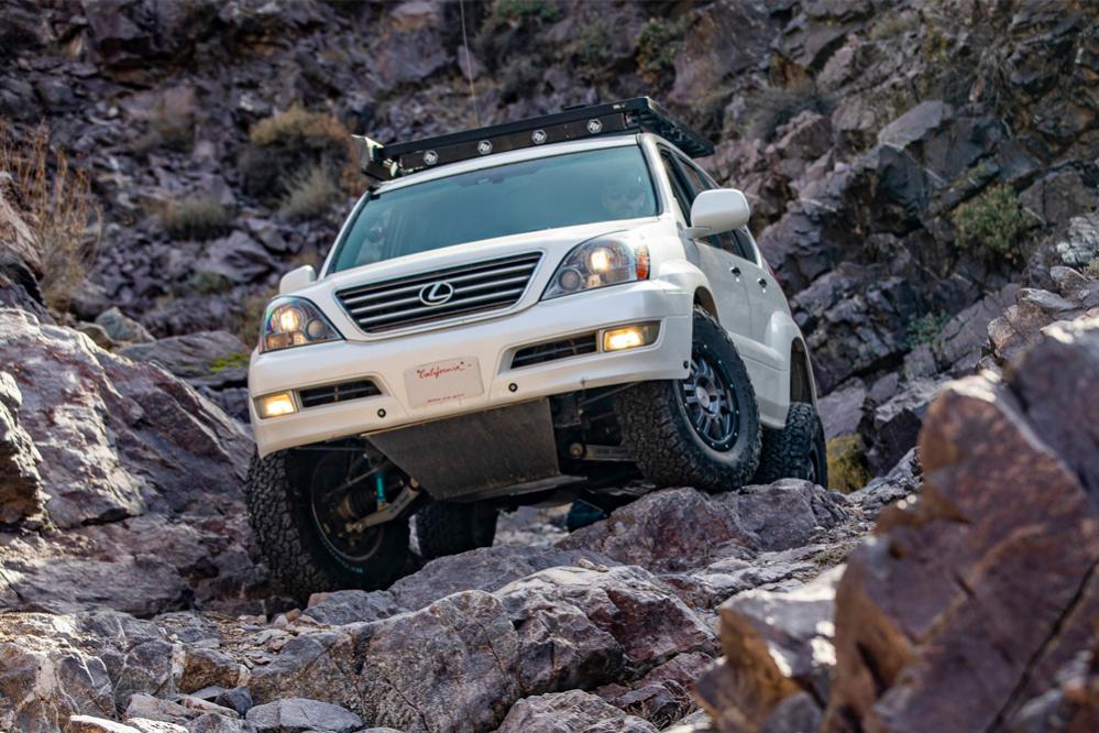 TOTAL CHAOS l Princess l 2009 Lexus GX470-1-01-white-lexus-gx470-rocks-off-road-rock-crawling-king0-shocks-jpg