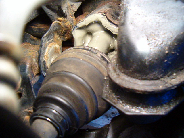 Front LH inner CV boot leaking-t4rfrcvboot03-jpg