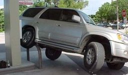 suv-gaspump1.jpg