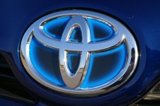 2010_Toyota_Prius_hybrid_badge_logo_car_toyota_wallpaper.jpg