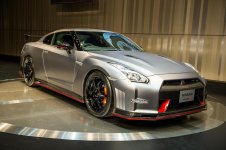 2015-Nissan-GT-R_Nismo-Photo-01.jpg