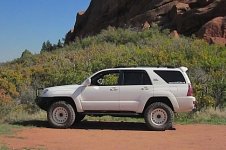 2005-toyota-4runner-limited-45_500.jpg