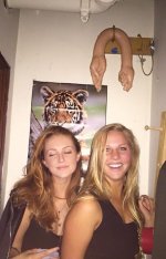 UNILAD-girls-3-photo-accidentally-shows-family-she-owns-a-massive-sex-toy-image-14.jpg