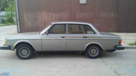 1982_volvo_240_dl_sesdan_2000_milwaukee_hide_this_posting_restore_this_posting_66200054666177183.jpg